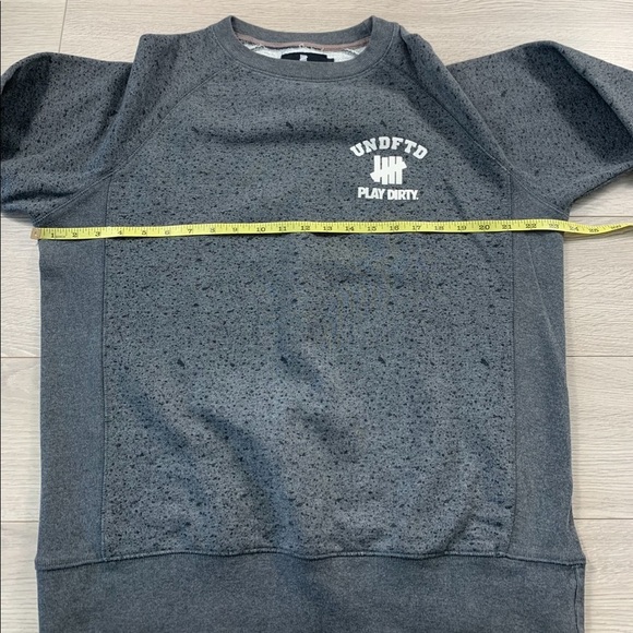 Undefeated Grey Crewneck Sweater - Picture 6 of 7